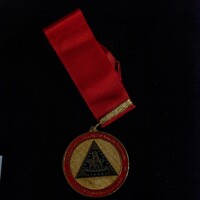 Moeda Legislativa. Medalha criada pela Soberana Assembléia Legislativa do Grande Oriente de Minas Geraos em comemoraçõs aos 65 anos de Fundação do GOMG. Moeda Legislativa. Medalha criada pela Soberana Assembléia Legislativa do Grande Oriente de Minas Geraos em comemoraçõs aos 65 anos de Fundação do GOMG.